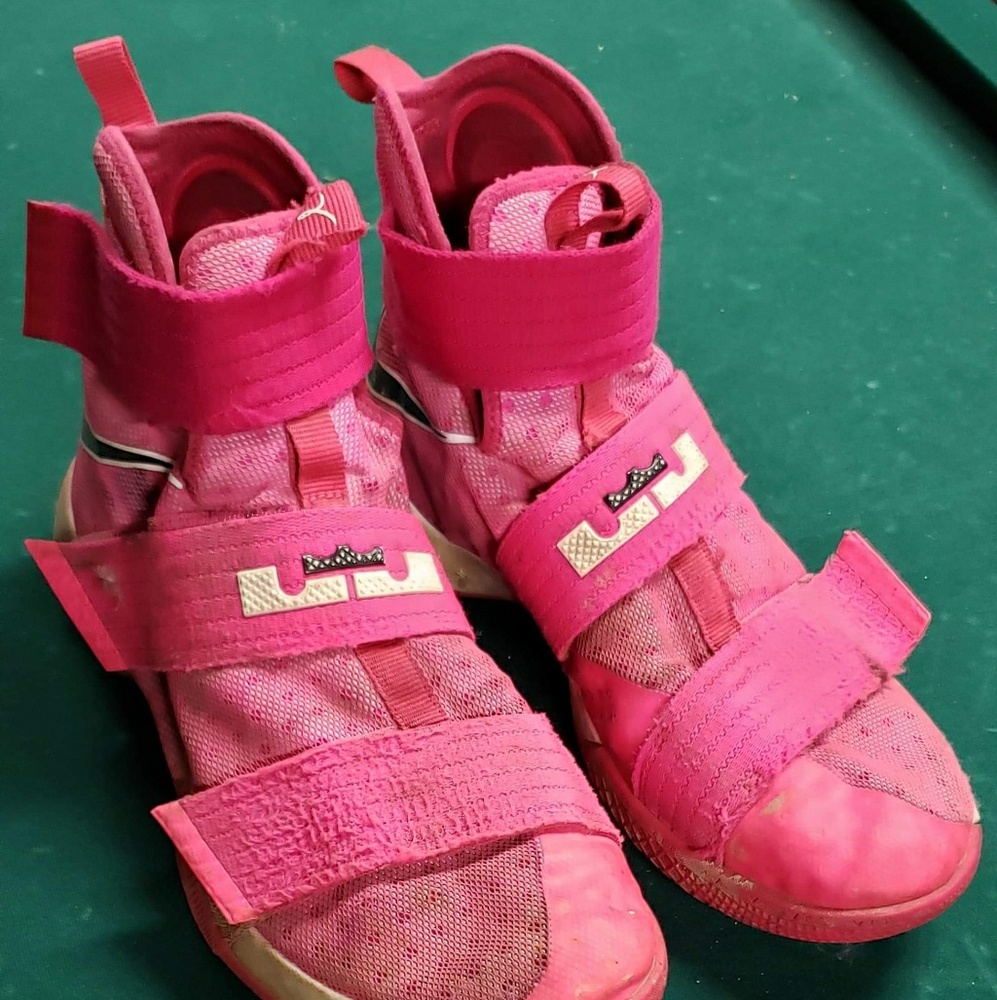 NIKE Soldier 10 -Breast Cancer Awareness Edition - Picture 1 of 6